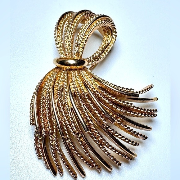 Vintage Monet Brooch Gold Tone Large Statement Abstract Wheat Motif 0559 P - Picture 9 of 9